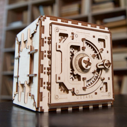 Hračka Ugears 3D dřevěné mechanické puzzle Trezor 179ks, UG70011